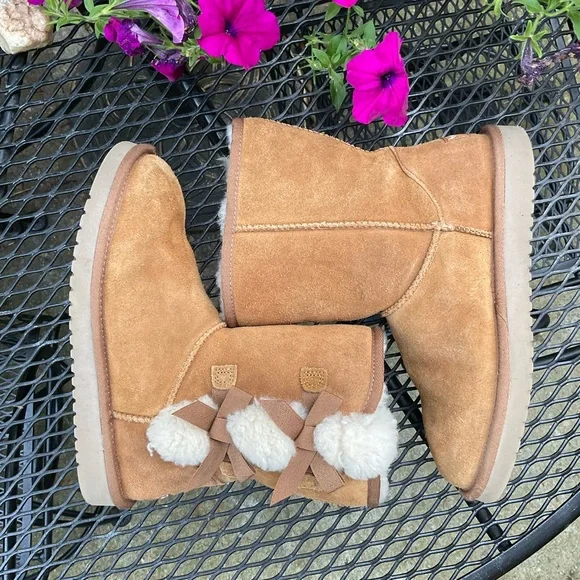 Koolaburra By Ugg Decorative Fur & Bows Sheepskin Fur Lined Slip On Suede Boots! - Picture 14 of 16